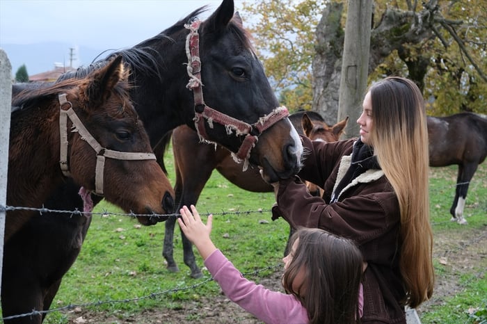 Sakarya'da 10 yıl önce kızlarının binmesi için at alan Murat Azizoğlu, zaman...